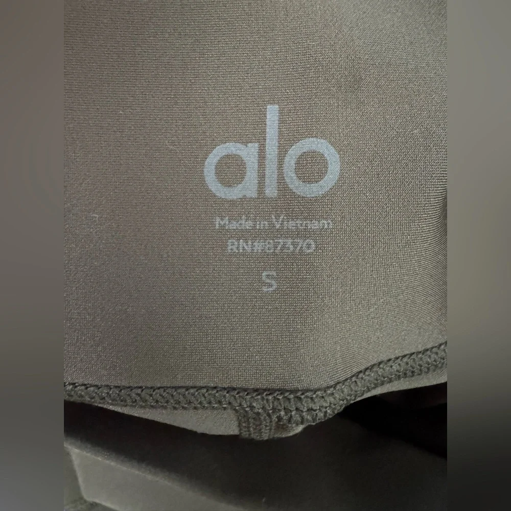ALO Yoga High Waist Airlift Leggings - Picture 4 of 6